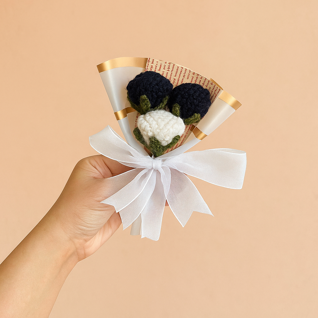 Black & White Mini Rose Bouquet